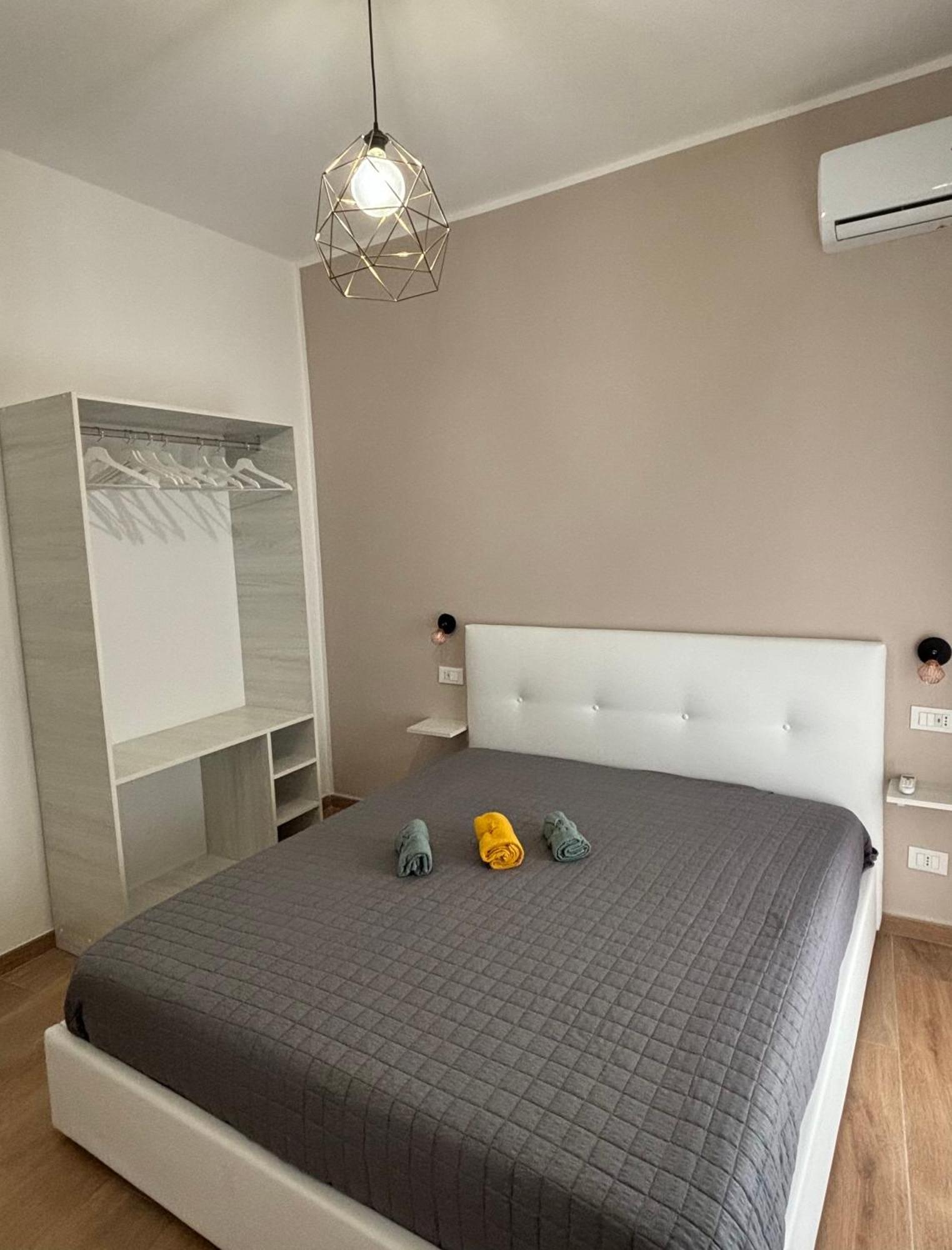 Perni Rooms Palermo Exteriör bild